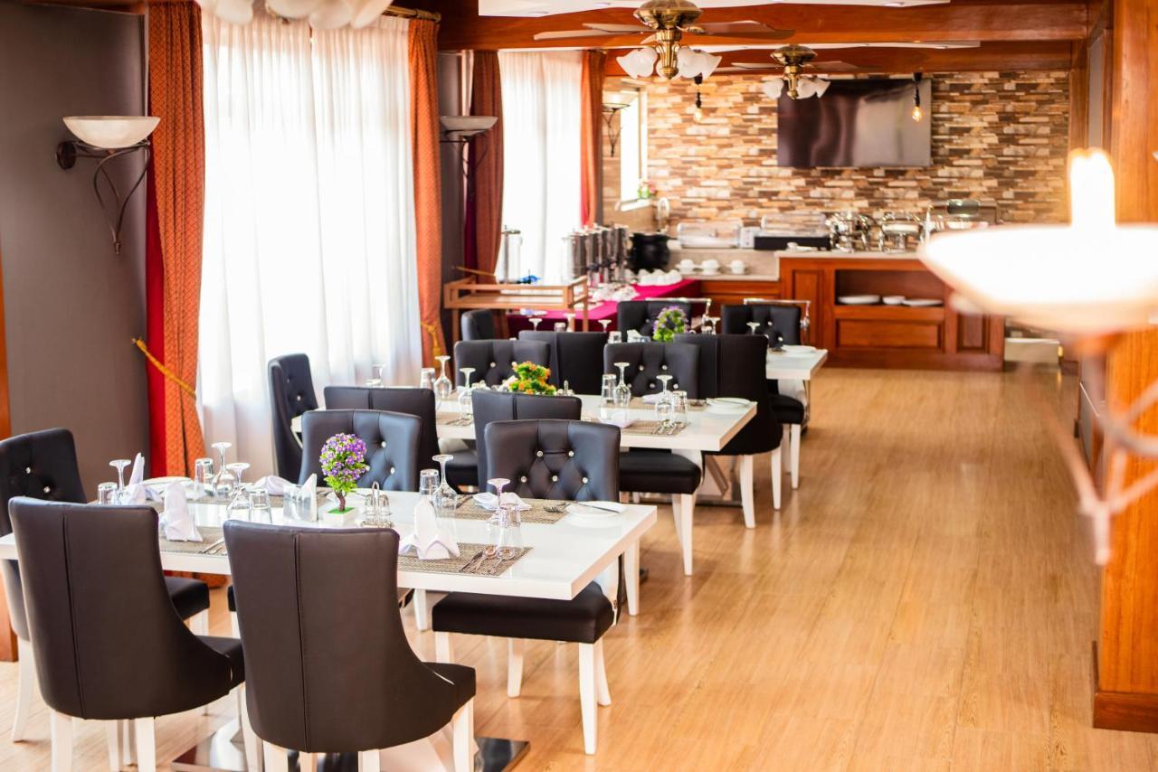 Leyshof Hotel Mwanza Extérieur photo
