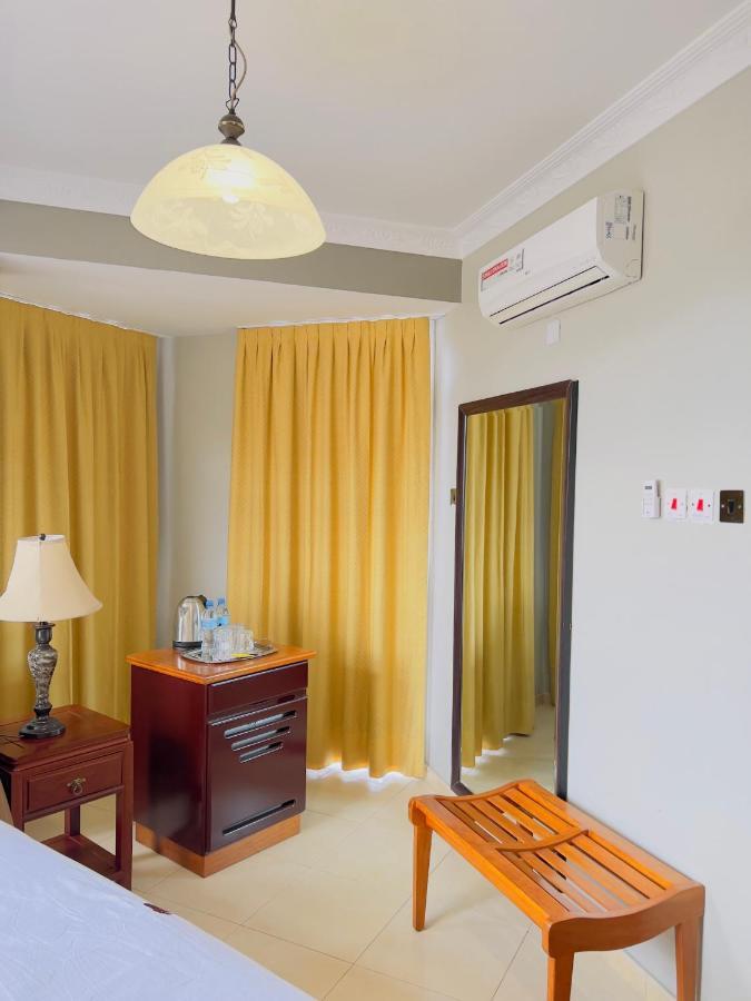 Leyshof Hotel Mwanza Extérieur photo