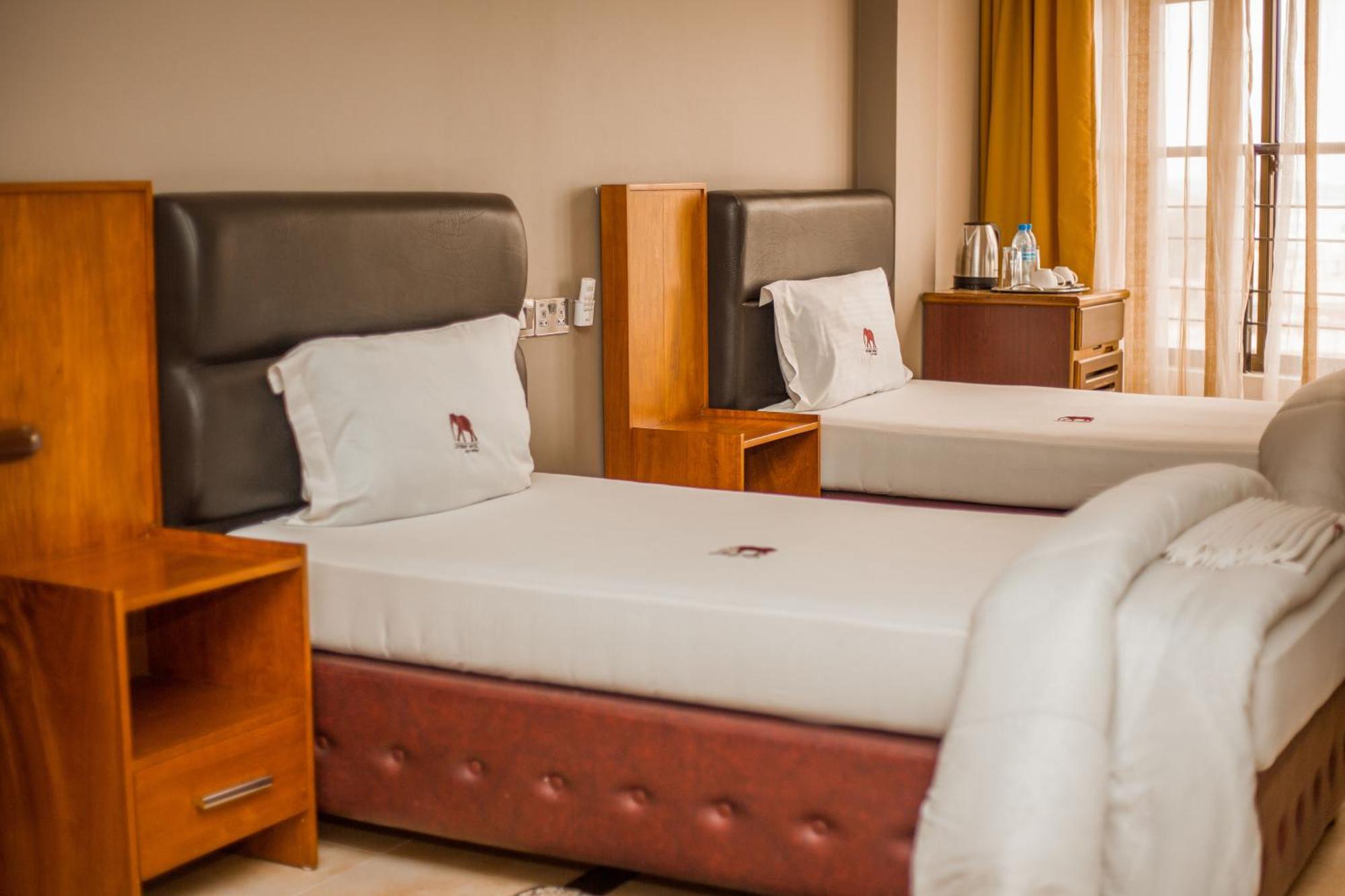 Leyshof Hotel Mwanza Extérieur photo